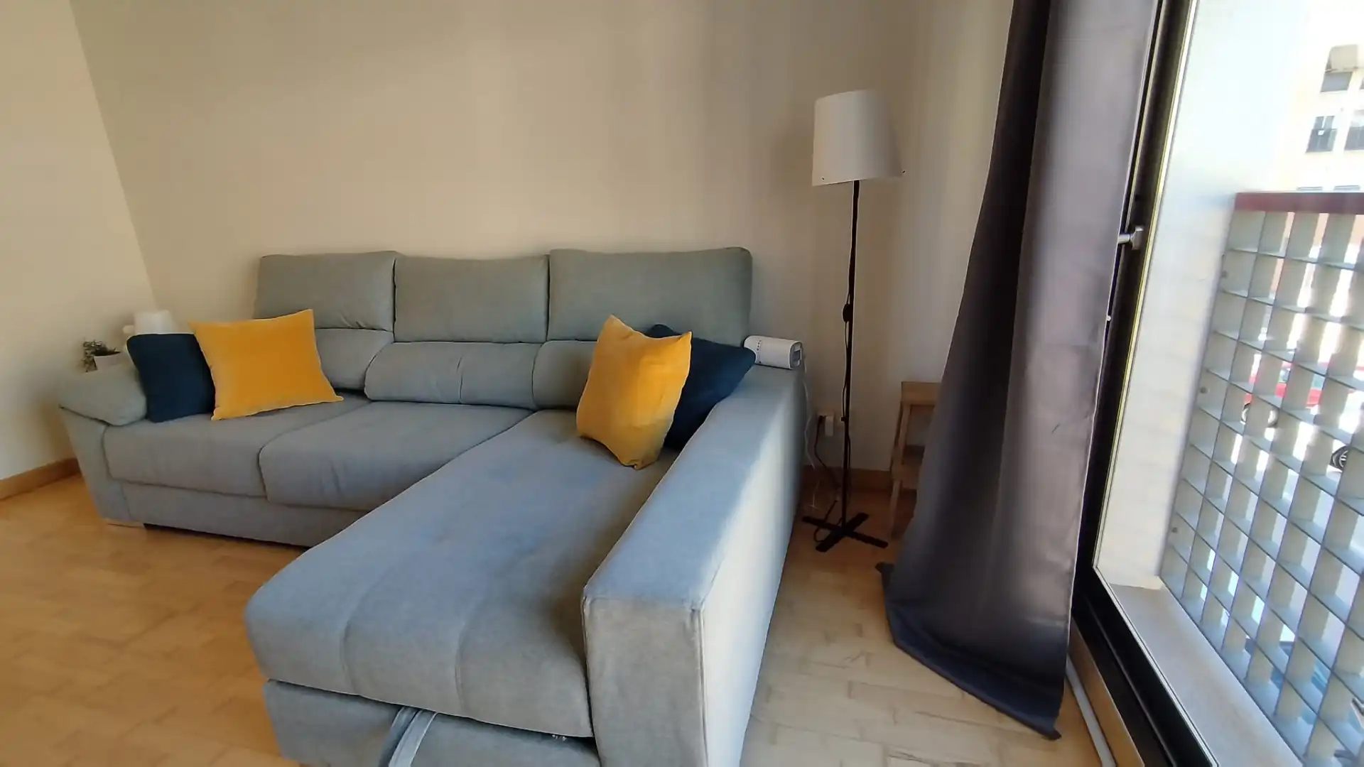 Living room of Flat for rent in Málaga  with Air Conditioner, Parquet flooring and Furnished