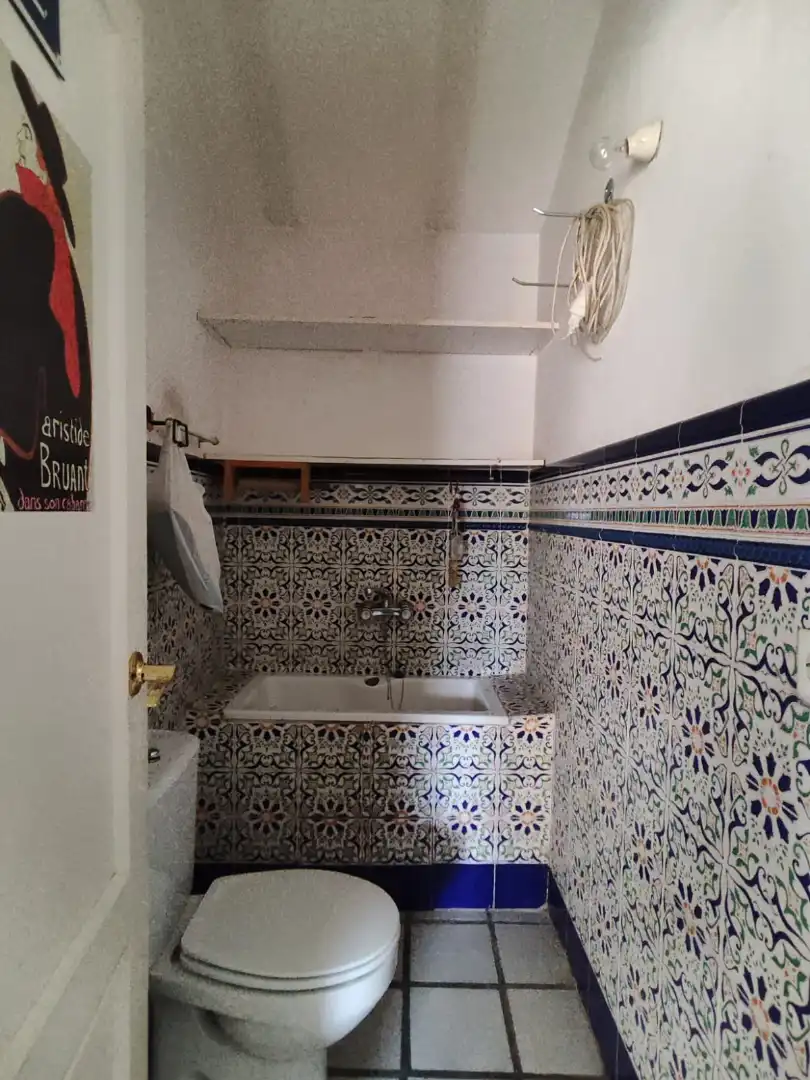 Bany de Casa o xalet en venda en Sevilla la Nueva amb Calefacció, Jardí privat i Terrassa