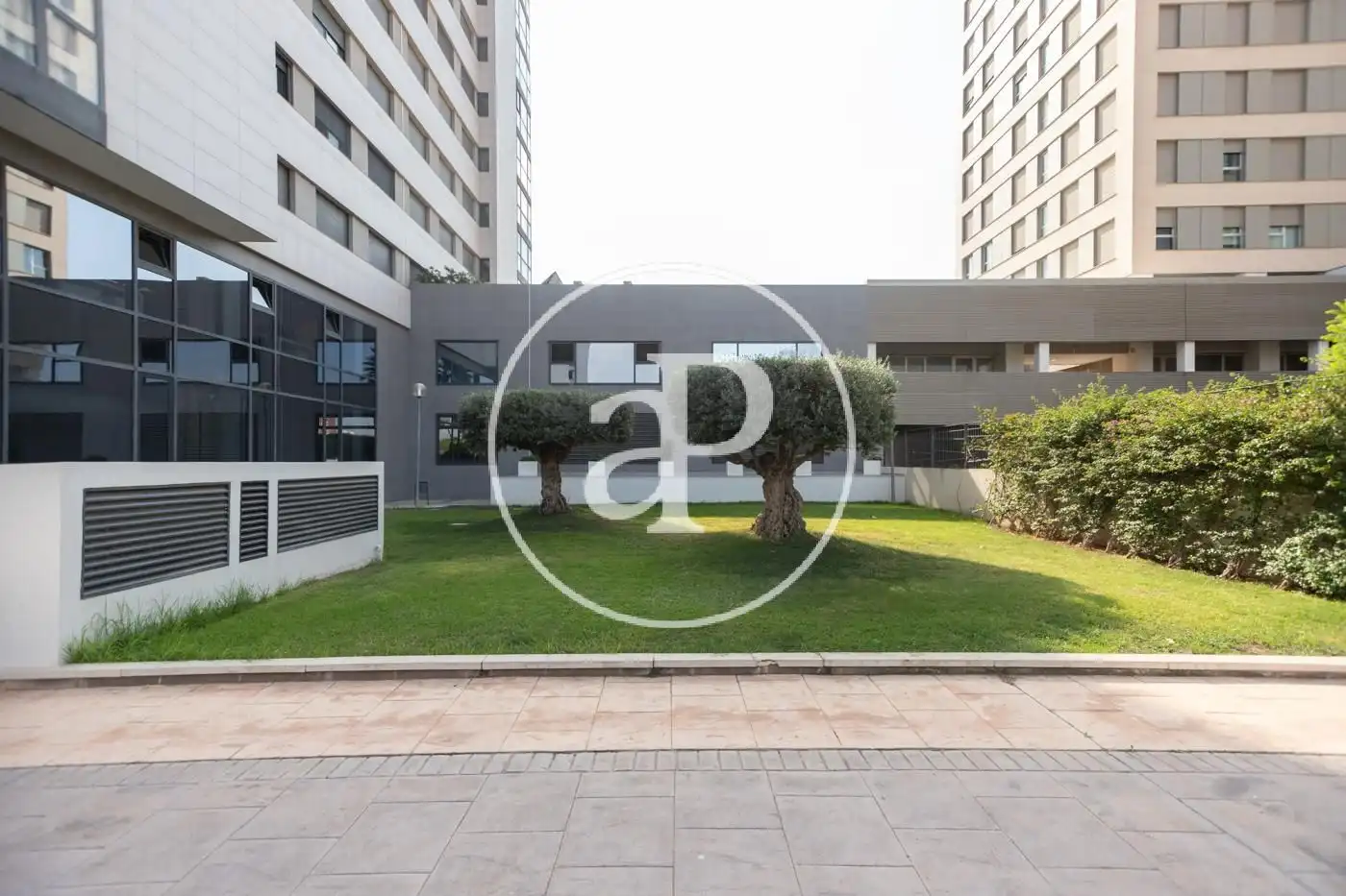 Außenansicht von Wohnung zur Miete in Valencia mit Klimaanlage, Heizung und Privatgarten