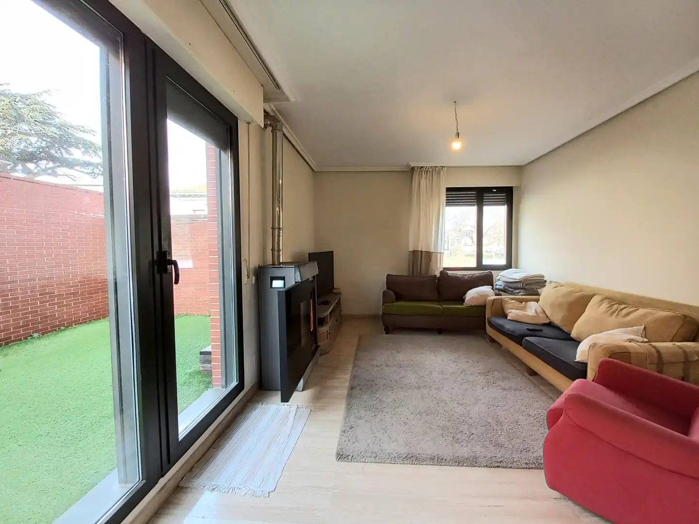 Sala d'estar de Casa adosada en venda en Burgos amb Jardí privat