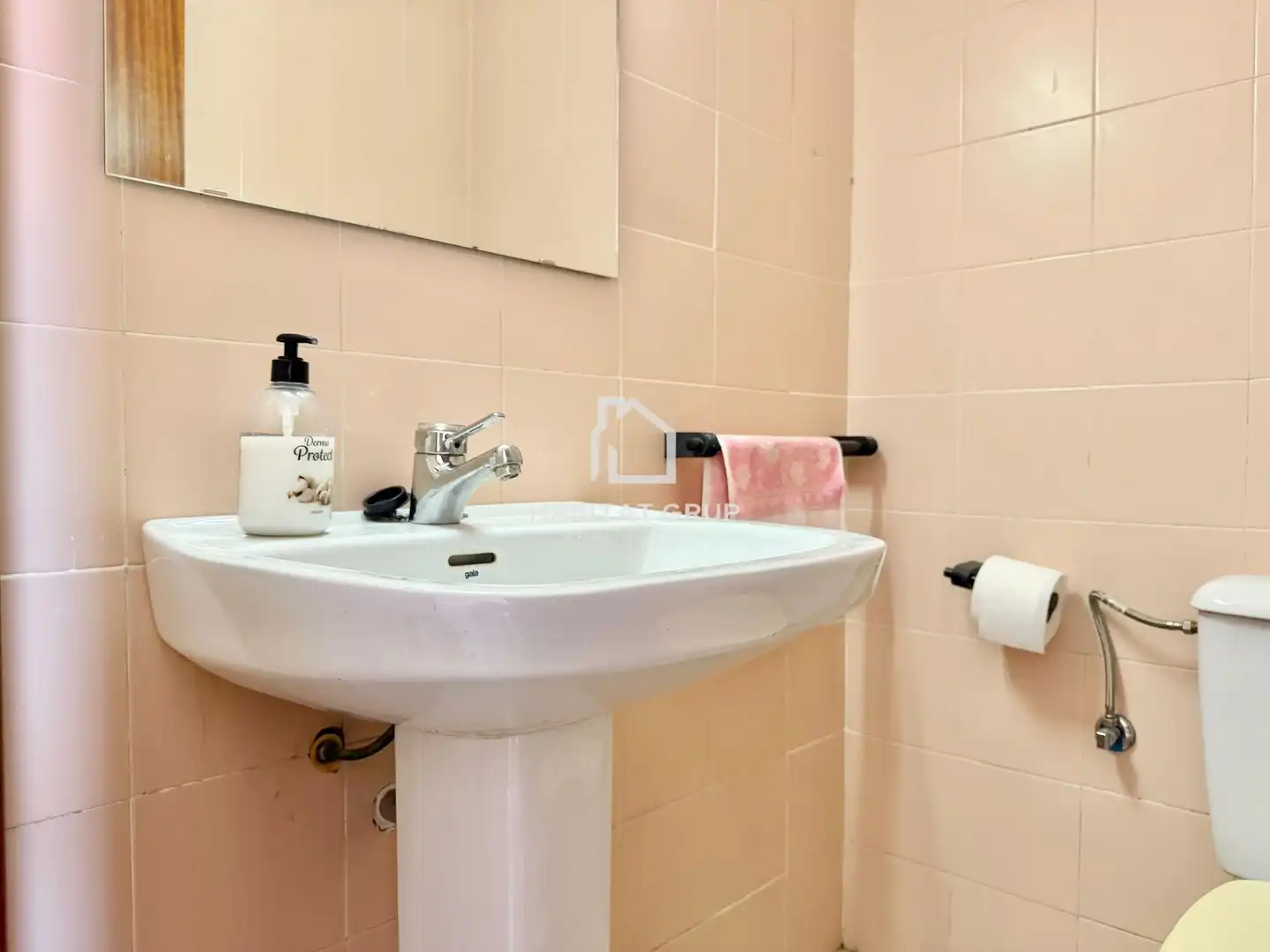 Baño de Casa adosada en venta en Girona con Calefacción, Jardín privado y Terraza