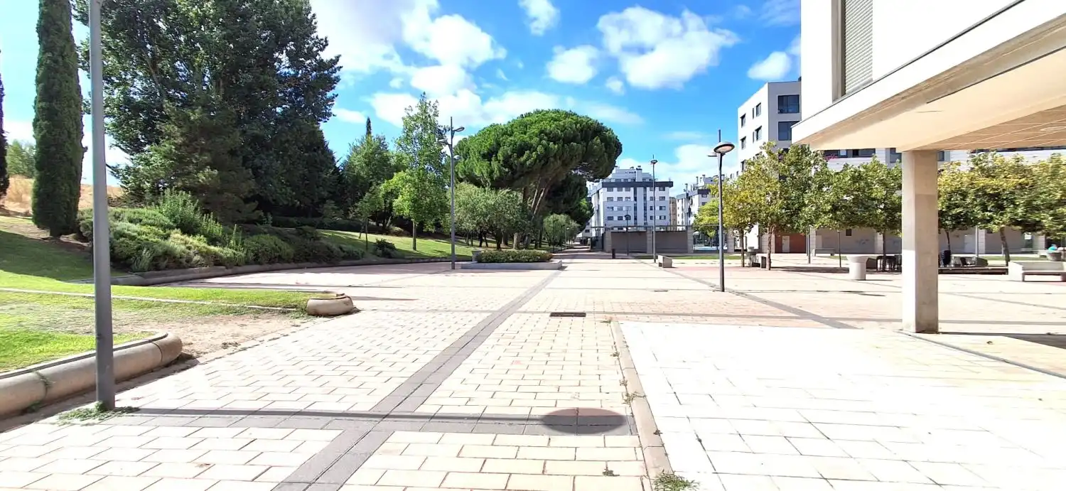 Vista exterior de Dúplex en venda en Valladolid amb Calefacció, Parquet i Terrassa