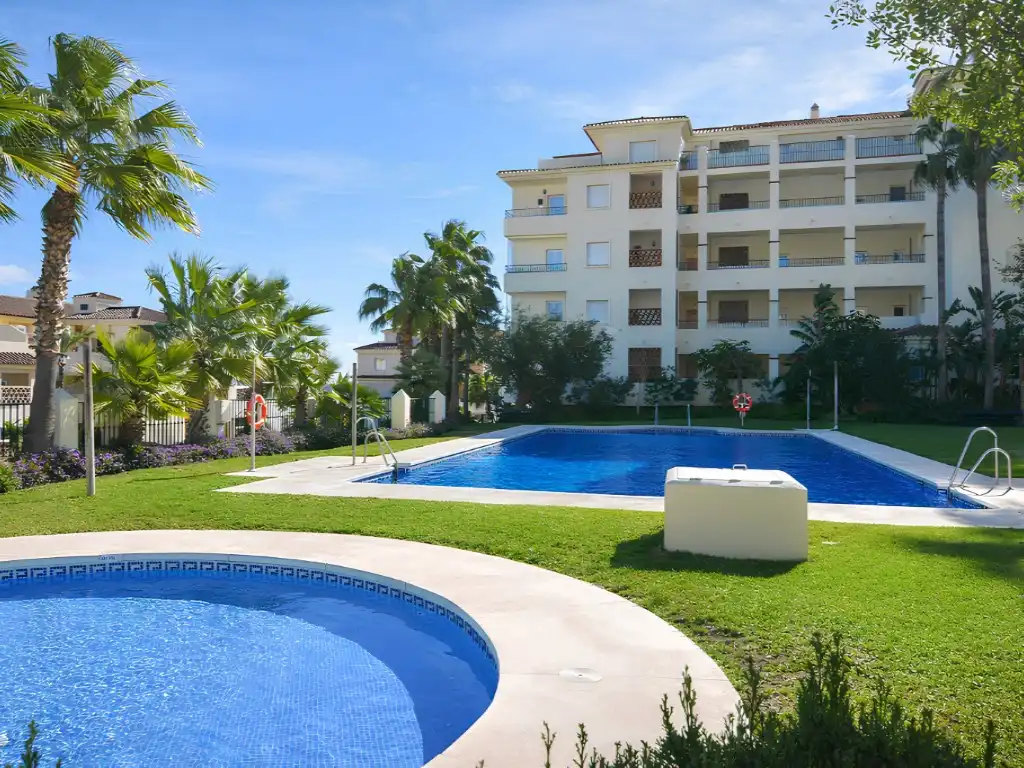 Schwimmbecken von Wohnung zum Verkauf in Mijas mit Klimaanlage, Heizung und Privatgarten