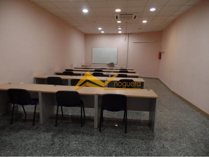 Local de alquiler en Linares con Aire acondicionado y Amueblado