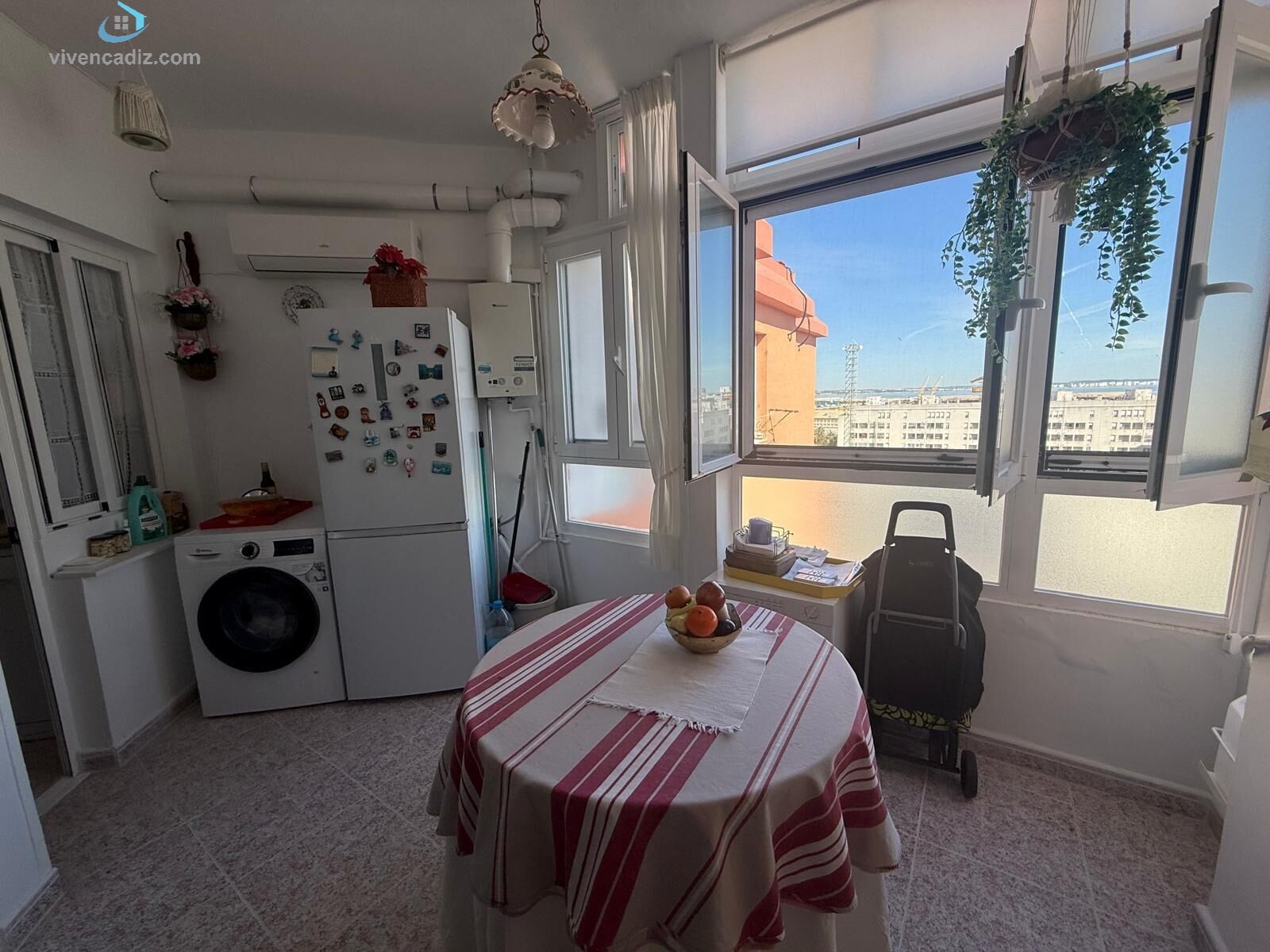 Kitchen of Flat for sale in  Cádiz Capital