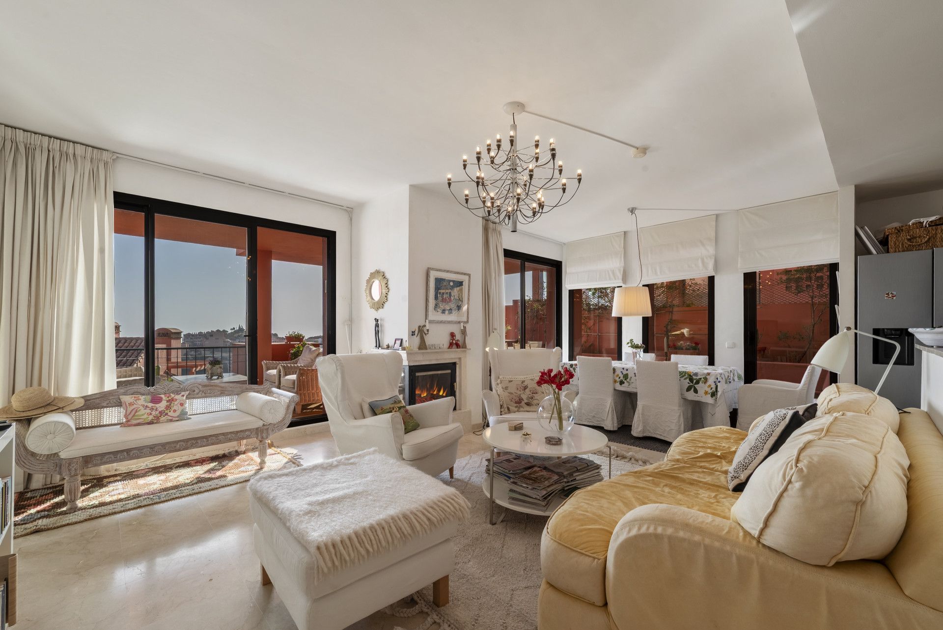 Sala d'estar de Planta baixa en venda en Mijas amb Aire condicionat, Terrassa i Piscina