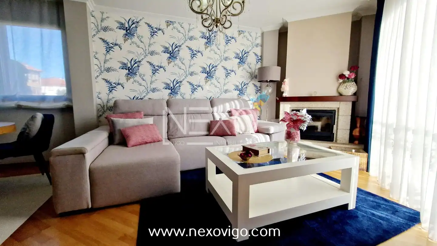 Sala de estar de Casa adosada en venta en Cangas  con Calefacción, Trastero y Amueblado