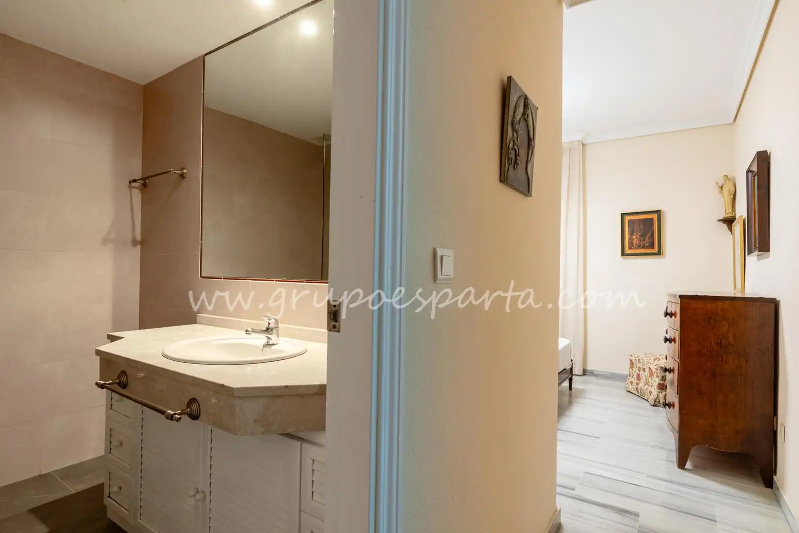 Bathroom of Flat for sale in Sevilla  with Air Conditioner and Terrace