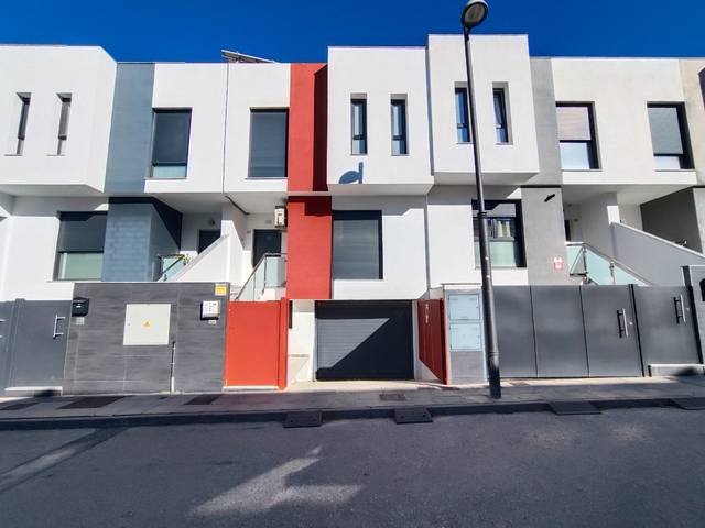 Casa adosada en Venta en Calle Libertad en Belicena