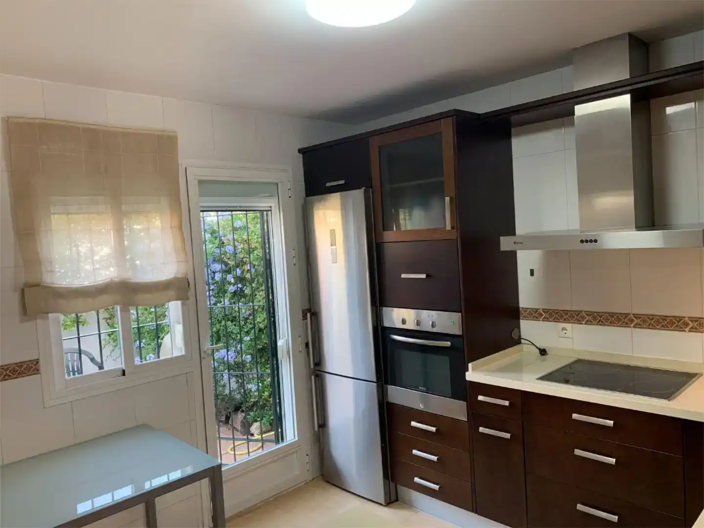 Cuina de Casa o xalet en venda en  Granada Capital amb Aire condicionat i Piscina