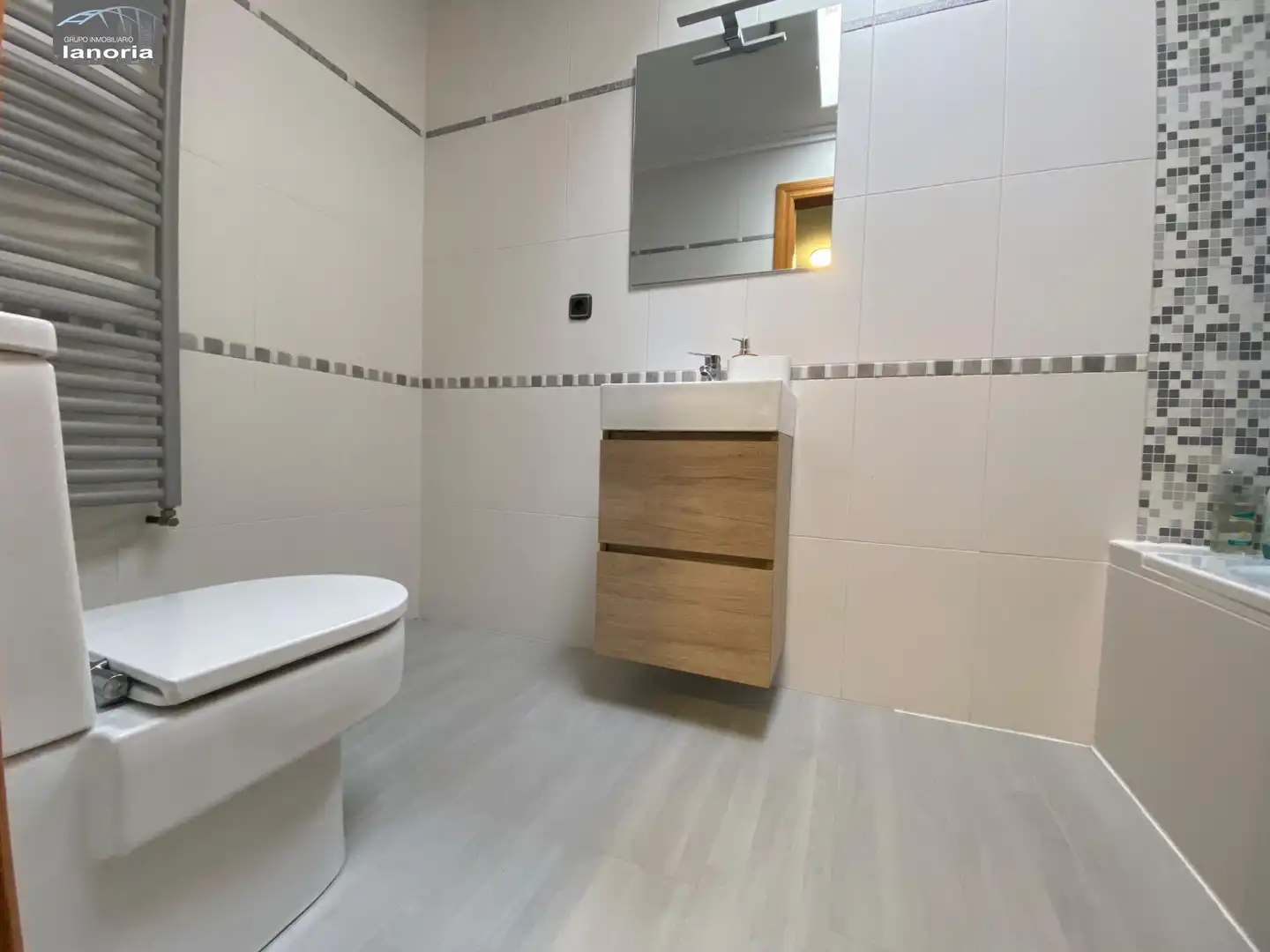 Baño de Ático en venta en Albacete con Calefacción, Terraza y Amueblado