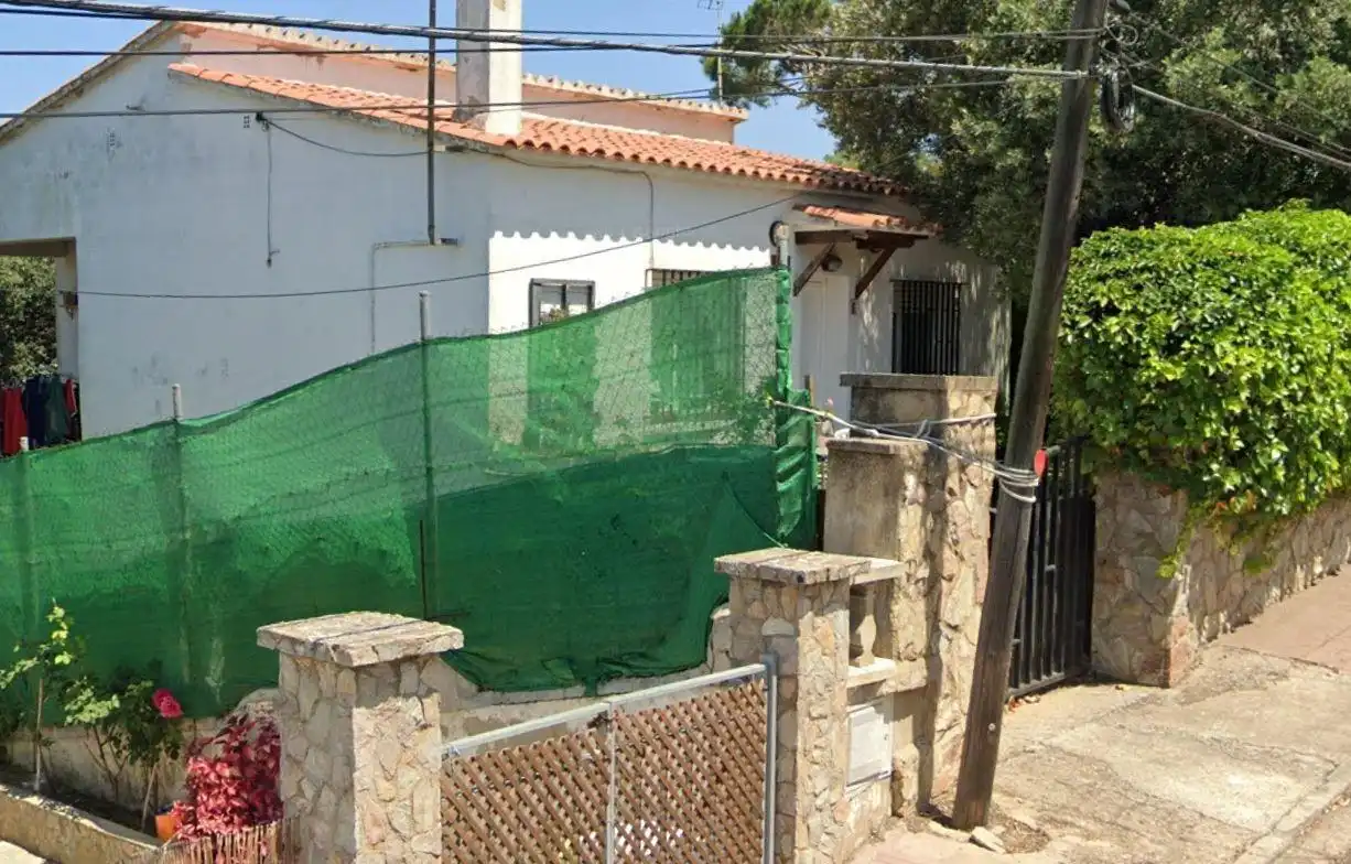 House with pool for sale in LLANÇA 37