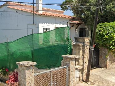 Casa amb piscina en venda a LLANÇA 37