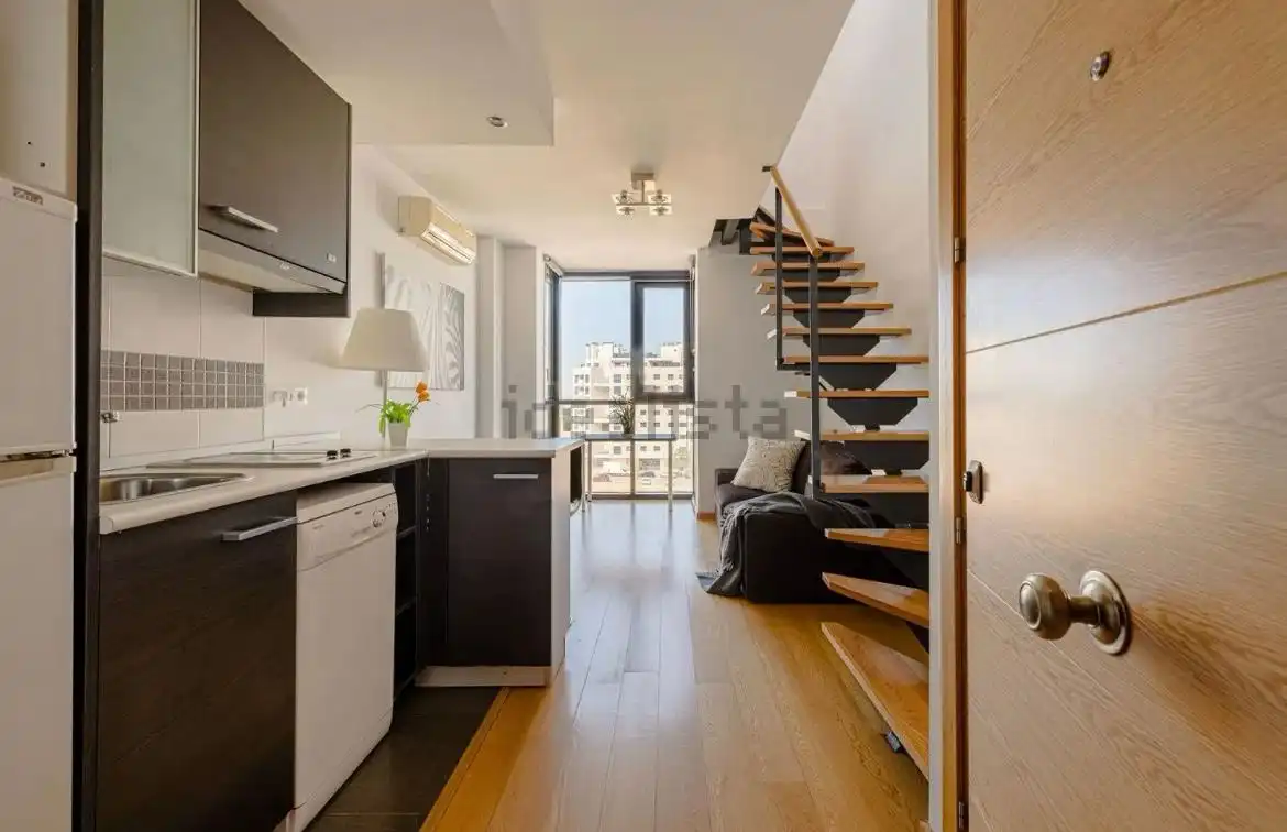 Dúplex con terraza en venta en Avenida de la Gran Vía del Sureste 25, imagen 2