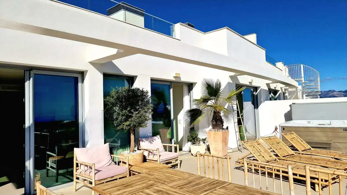 Terraza de Ático en venta en Mijas con Aire acondicionado, Piscina y Amueblado