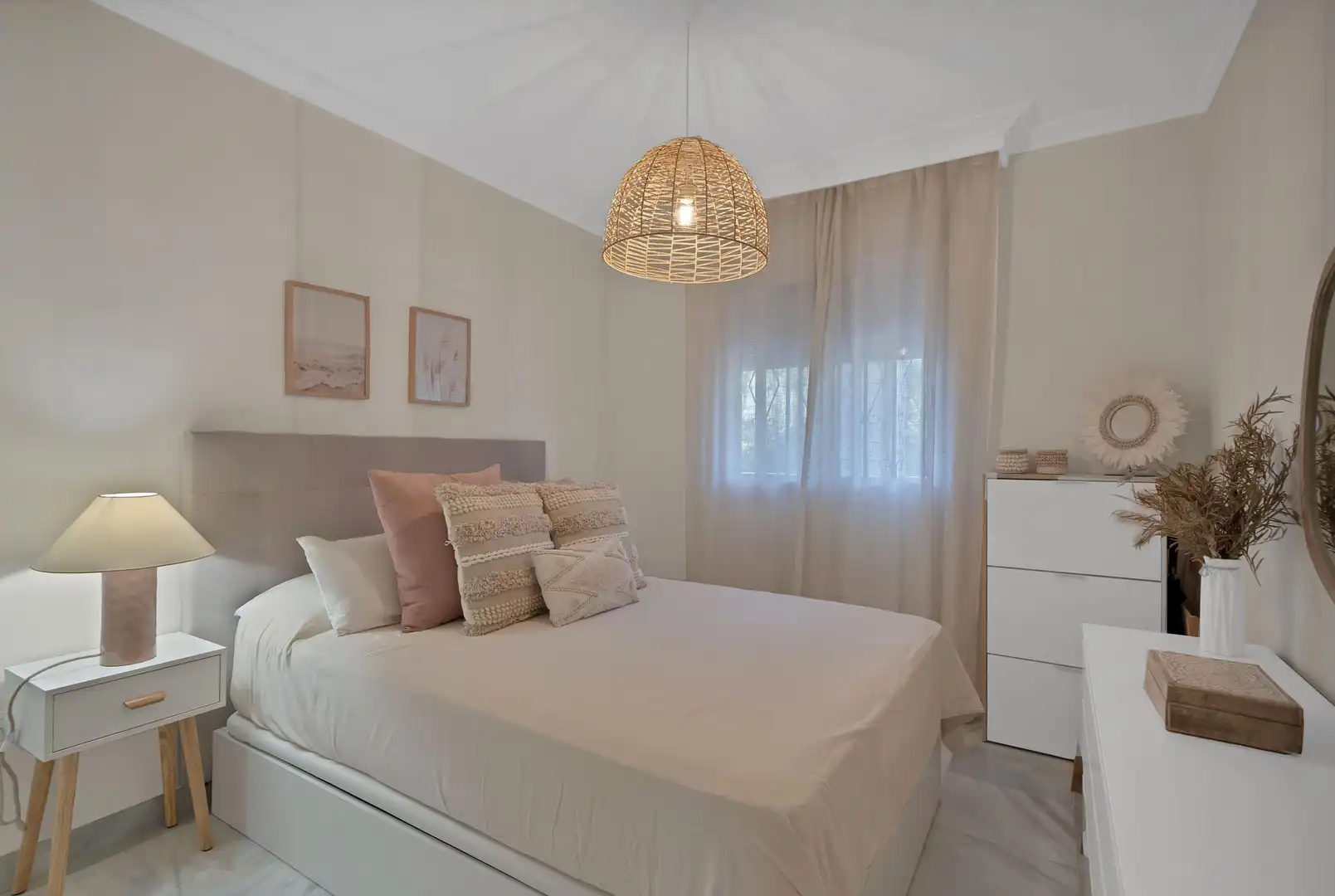 Habitación de Apartamento en venta en Marbella con Aire acondicionado, Calefacción y Jardín privado