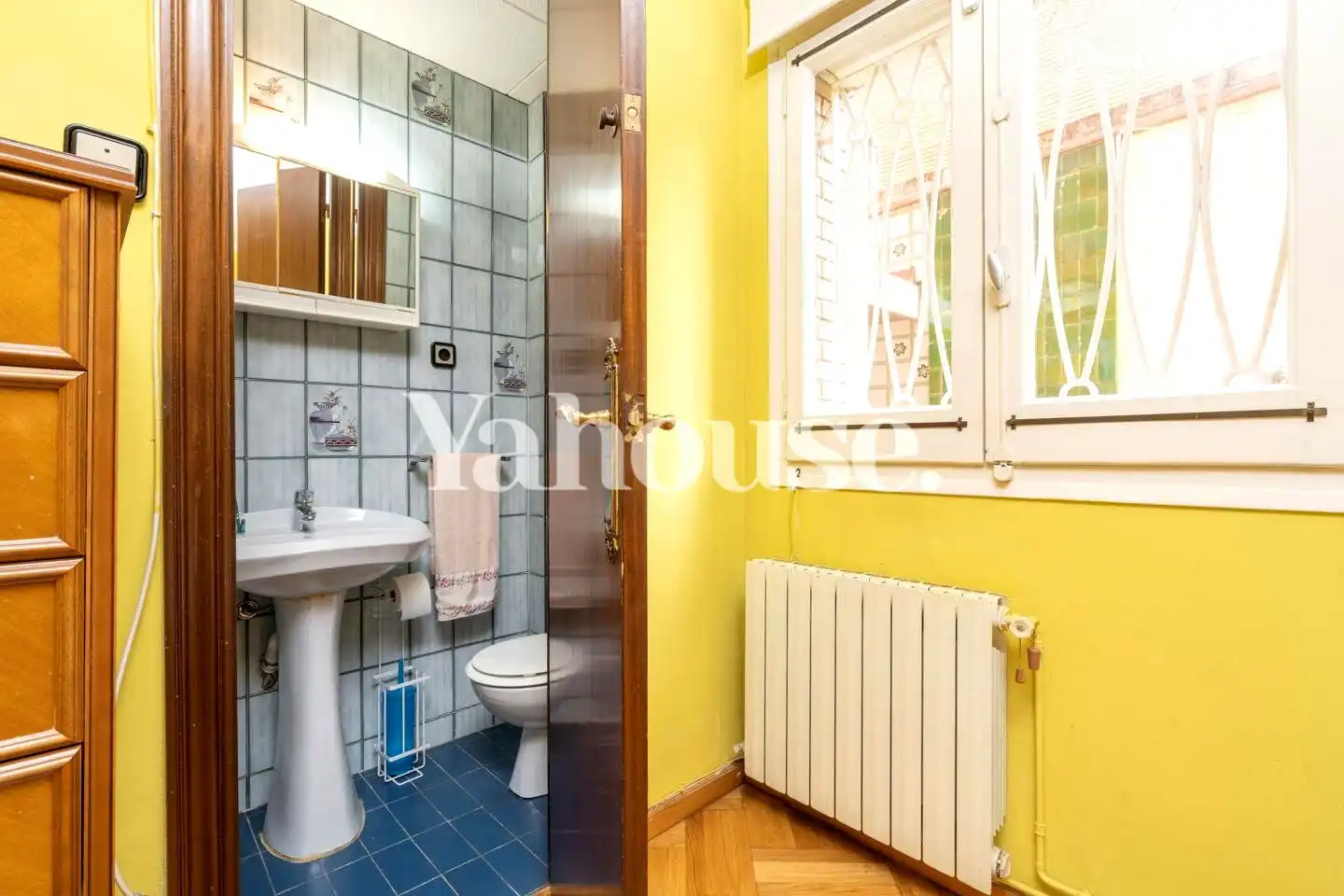 Baño de Planta baja en venta en Barcelona con Aire acondicionado, Calefacción y Jardín privado