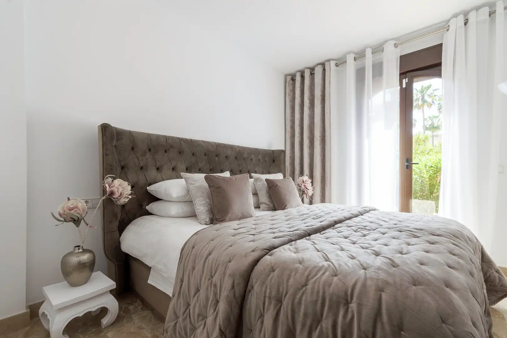 Habitación de Planta baja de alquiler en Estepona con Aire acondicionado, Jardín privado y Terraza