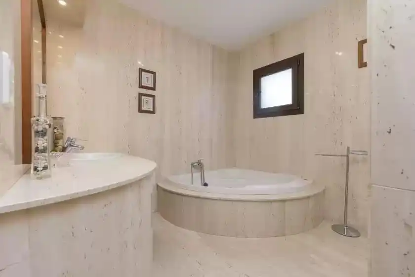 Bathroom of Houses for sale in Chiclana de la Frontera