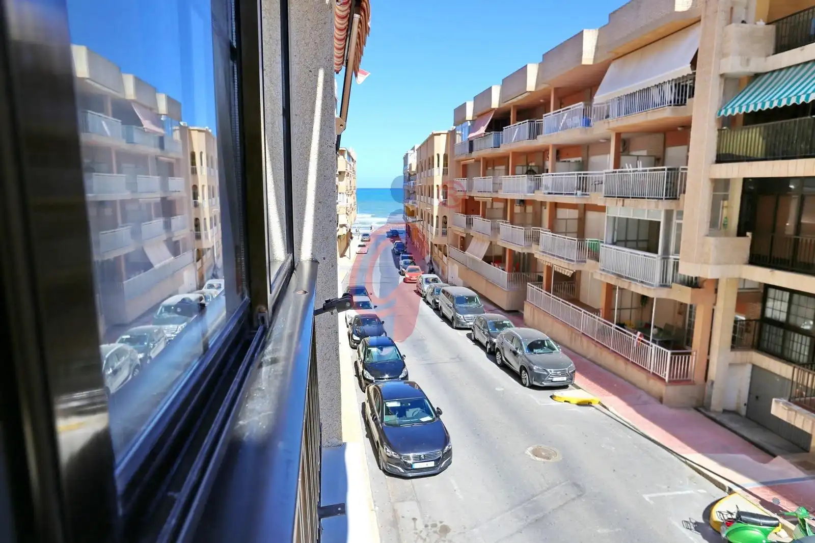 Außenansicht von Wohnung zum Verkauf in Guardamar del Segura mit Terrasse, Abstellraum und Möbliert