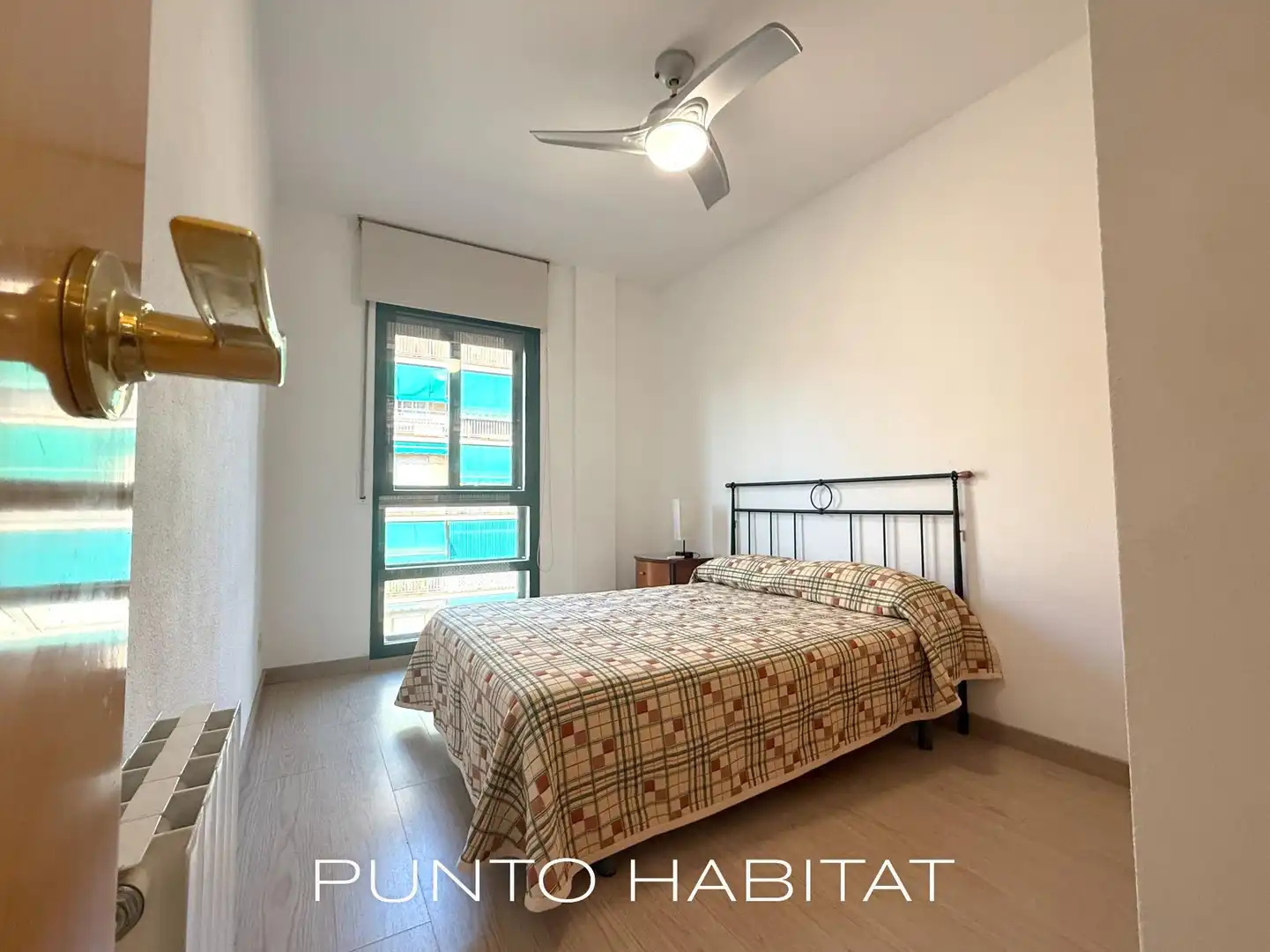 Bedroom of Flat for rent in Barcelona  with Air Conditioner, Heating and Parquet flooring