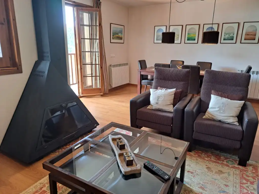 Sala de estar de Dúplex en venta en Alp con Calefacción, Trastero y Amueblado