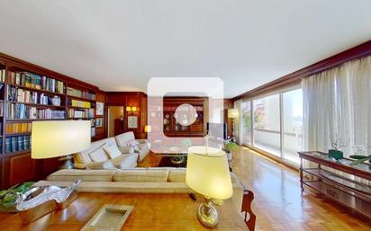 Sala d'estar de Pis en venda en  Barcelona Capital amb Terrassa i Balcó