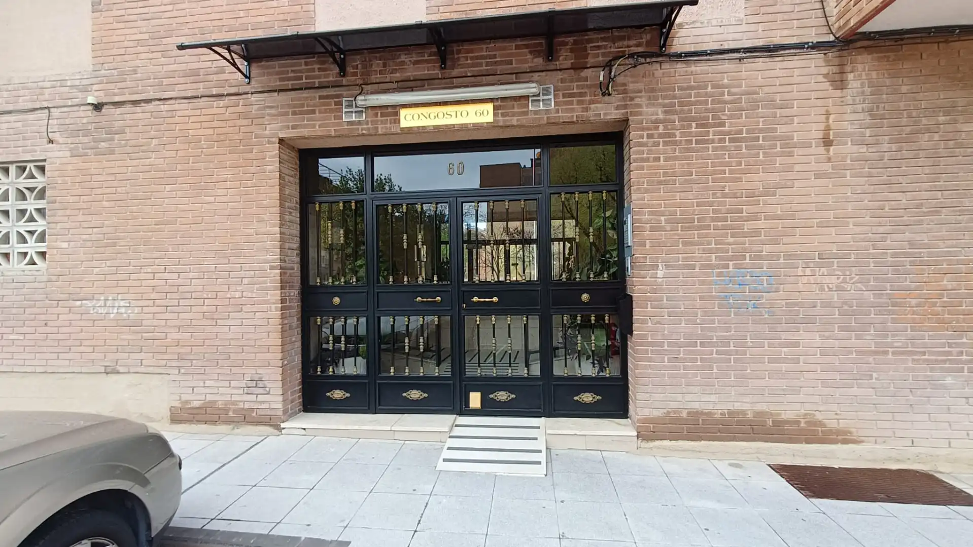 Vista exterior de Pis en venda en Madrid amb Calefacció, Traster i Moblat