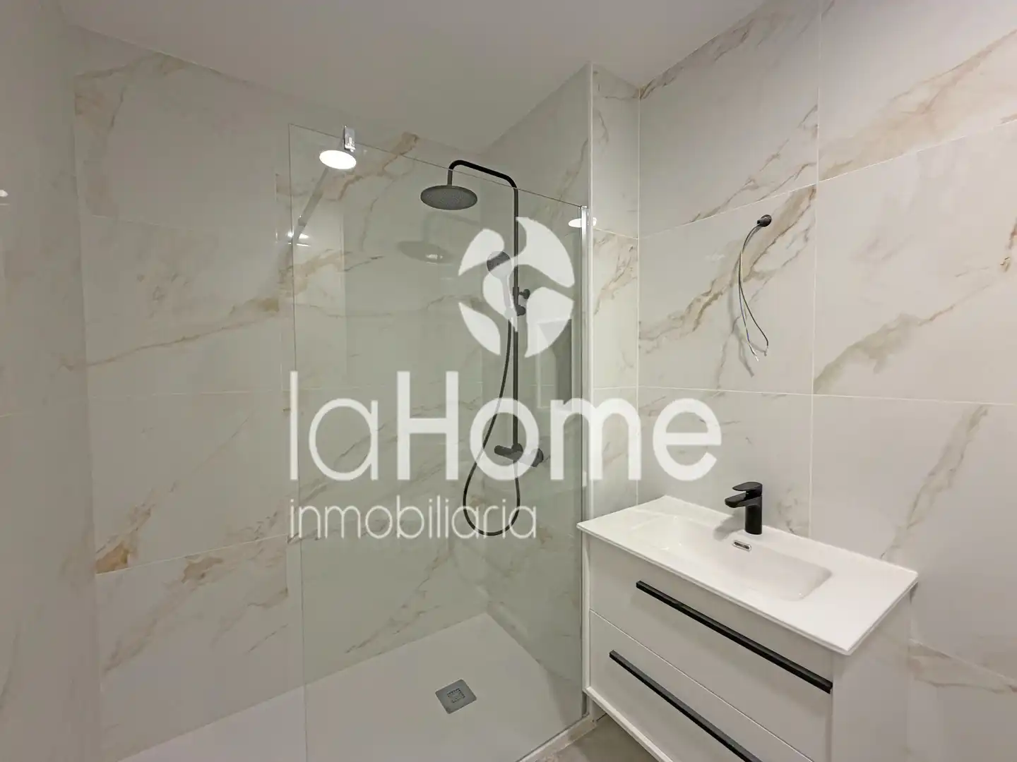 Badezimmer von Loft zum Verkauf in Paterna mit Ofen