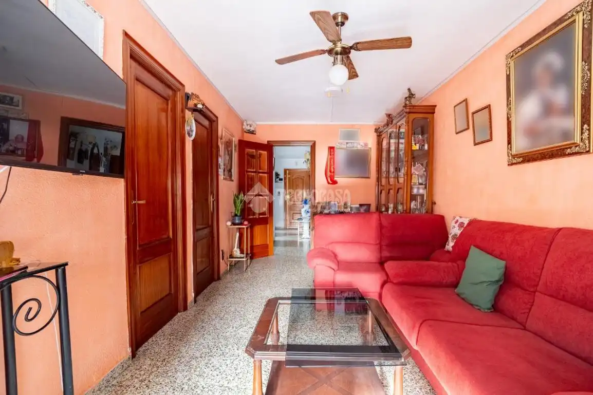 Living room of Flat for sale in Granada  with Air Conditioner, Heating and Terrace