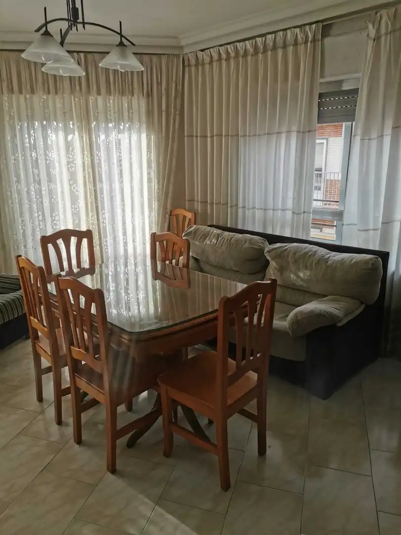 Flat with lift to rent in Calle Nieto Bonal