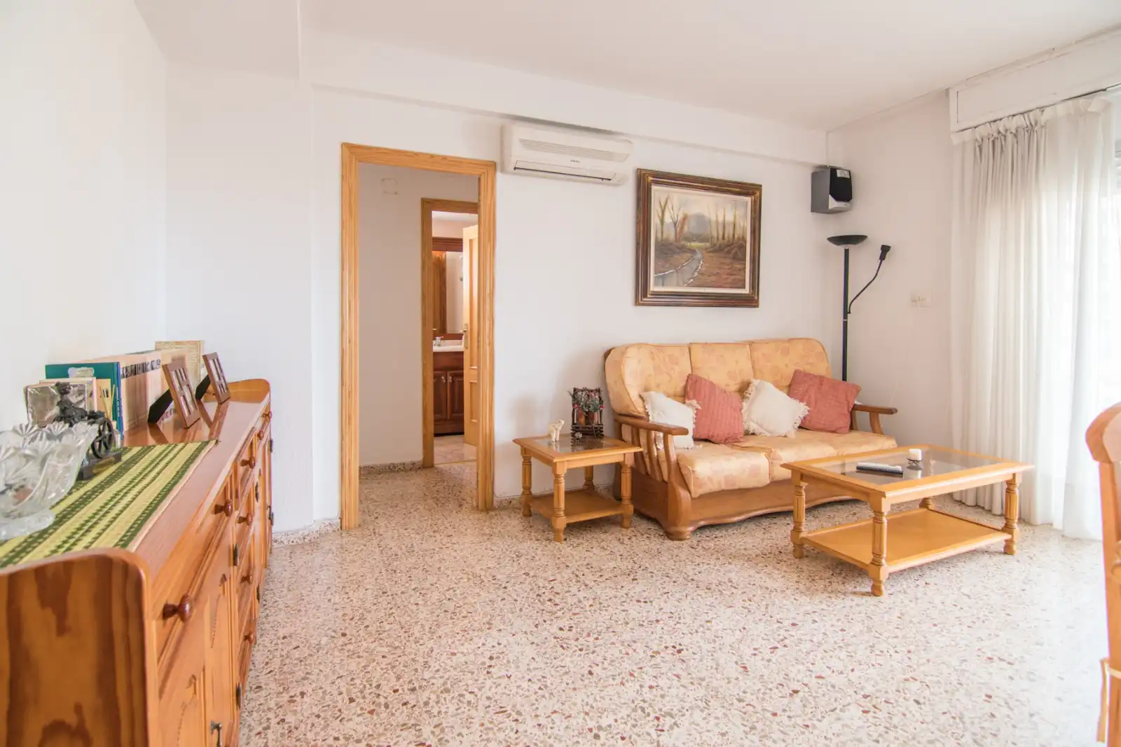 Sala d'estar de Apartament de lloguer en Gandia amb Aire condicionat, Terrassa i Moblat