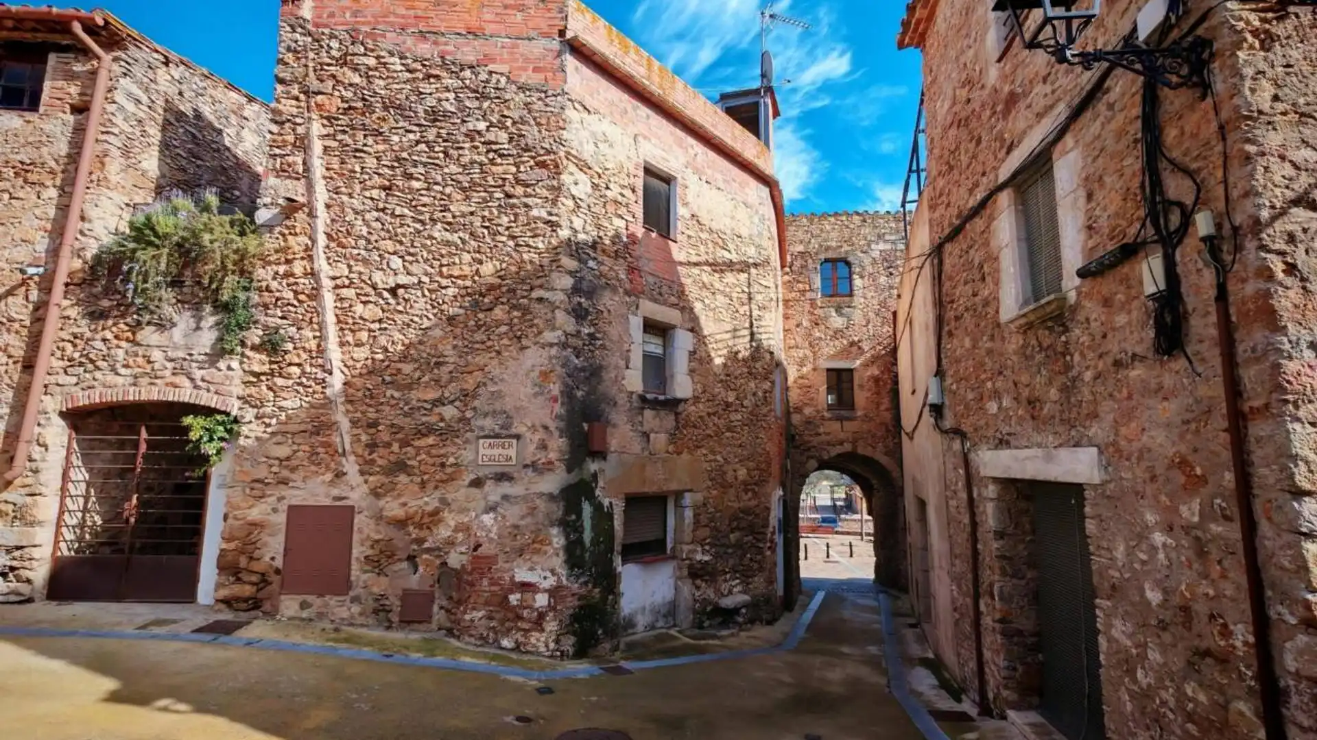 Vista exterior de Casa o xalet en venda en Torrent (Girona) amb Terrassa
