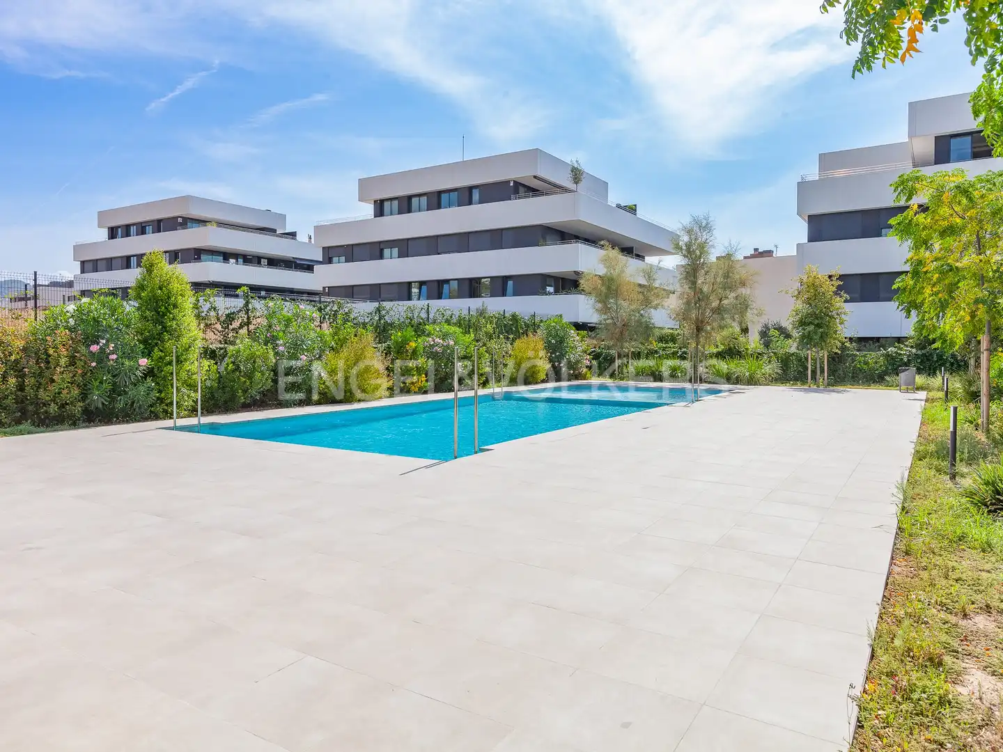 Schwimmbecken von Wohnungen zur Miete in Sitges mit Klimaanlage, Heizung und Privatgarten
