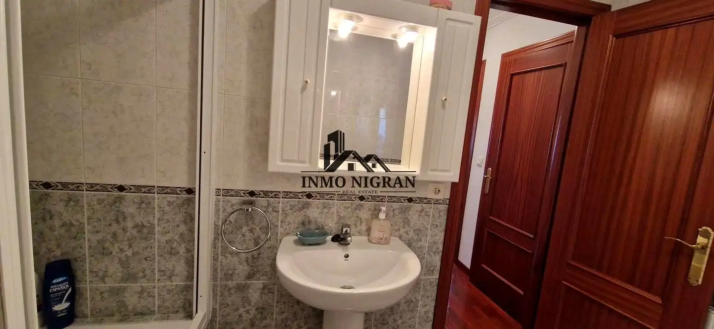 Badezimmer von Wohnung zur Miete in Nigrán mit Terrasse und Möbliert