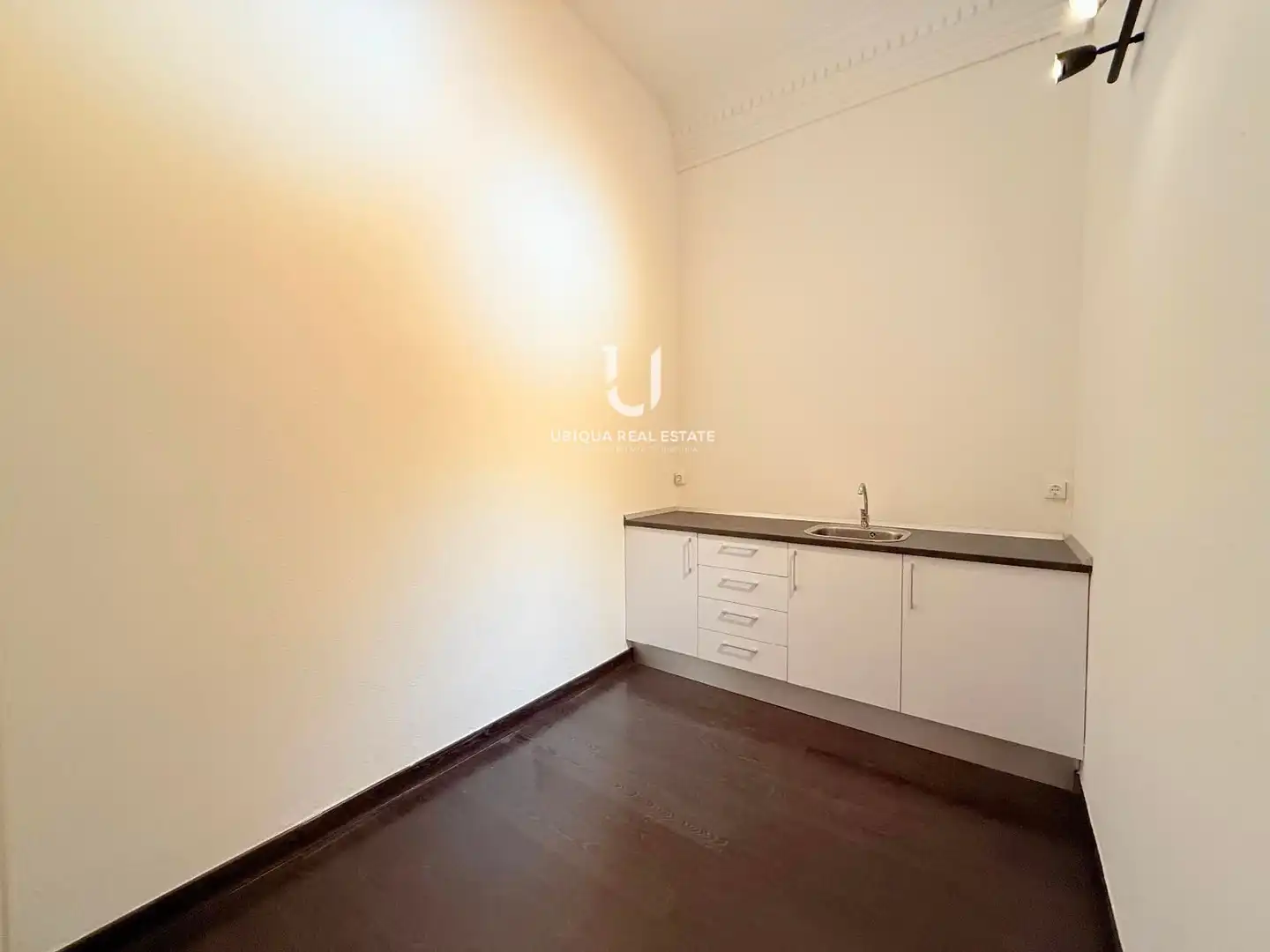 Cocina de Oficina de alquiler en Barcelona con Aire acondicionado, Calefacción y Terraza
