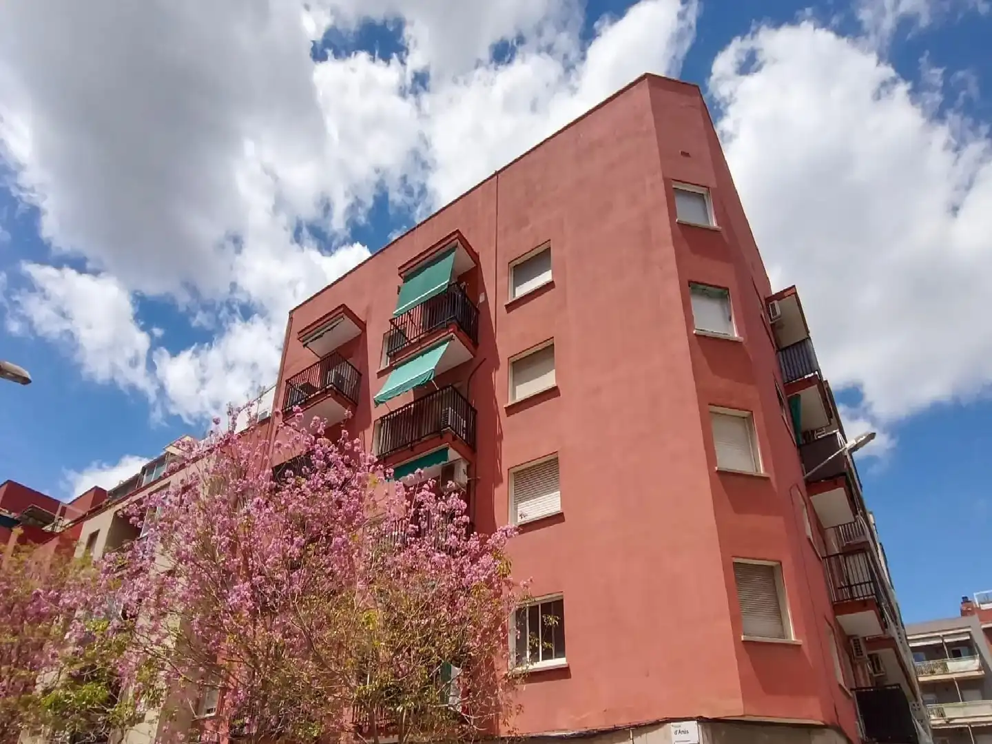 Vista exterior de Piso en venta en Cornellà de Llobregat