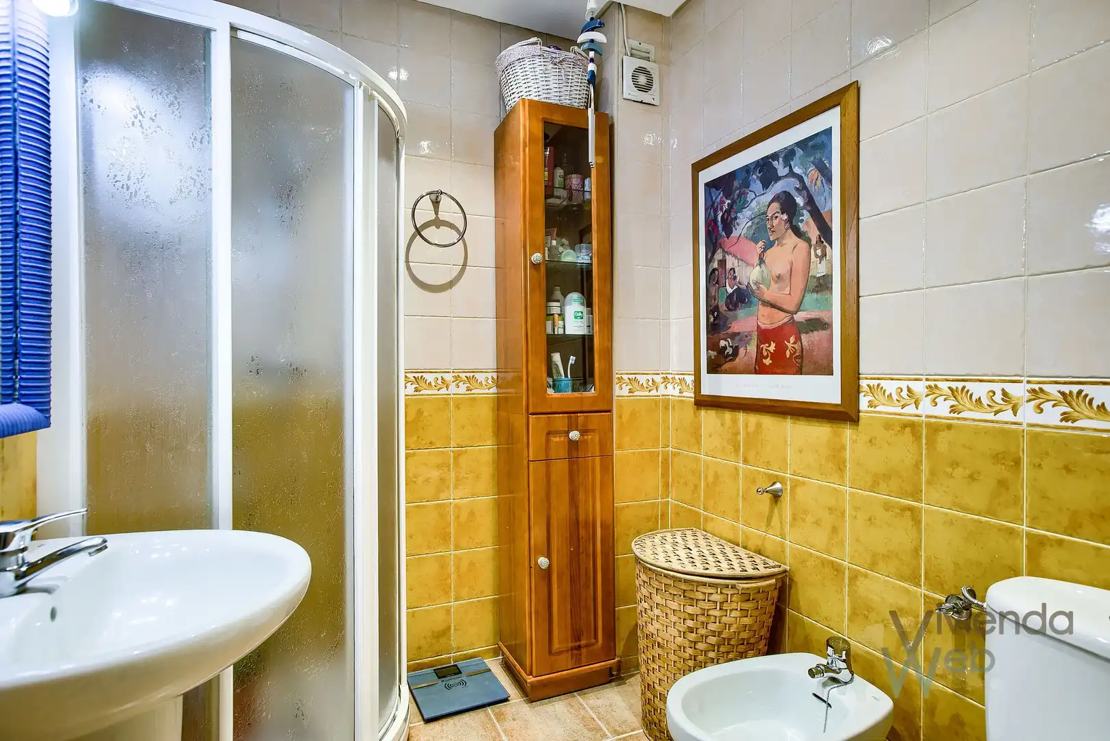 Bathroom of Flat for rent in Madrid  with Air Conditioner, Heating and Parquet flooring