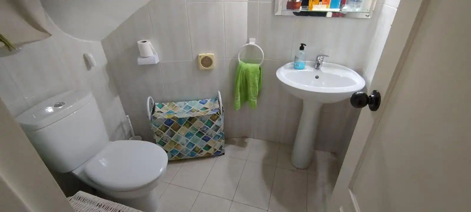 Baño de Casa adosada en venta en Motril con Aire acondicionado, Terraza y Trastero