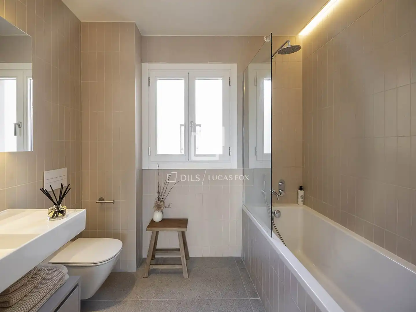 Baño de Ático en venta en Barcelona con Aire acondicionado, Calefacción y Parquet