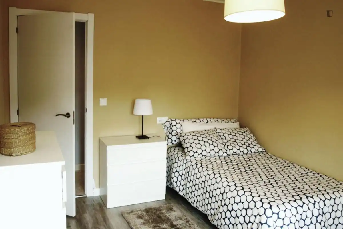 Room in Oviedo , Asturias