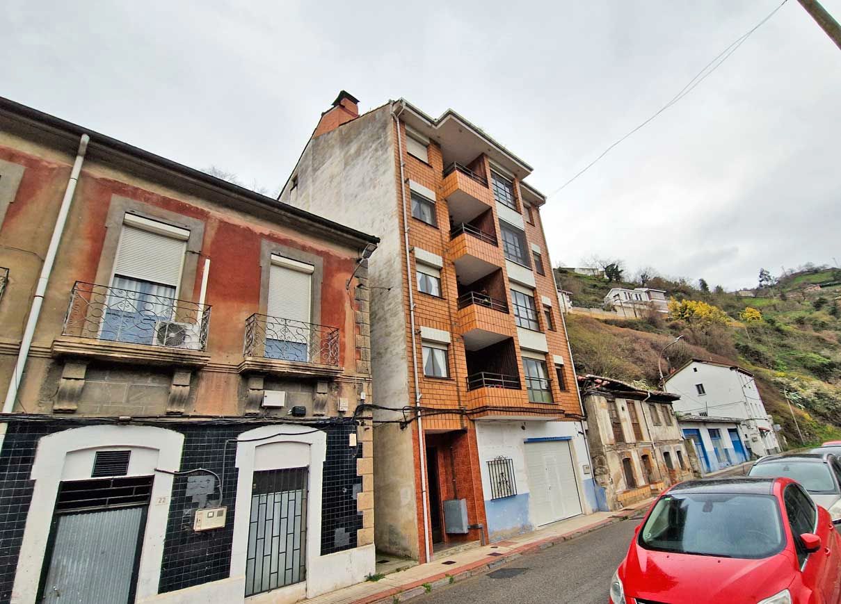 Vista exterior de Pis en venda en Aller amb Terrassa