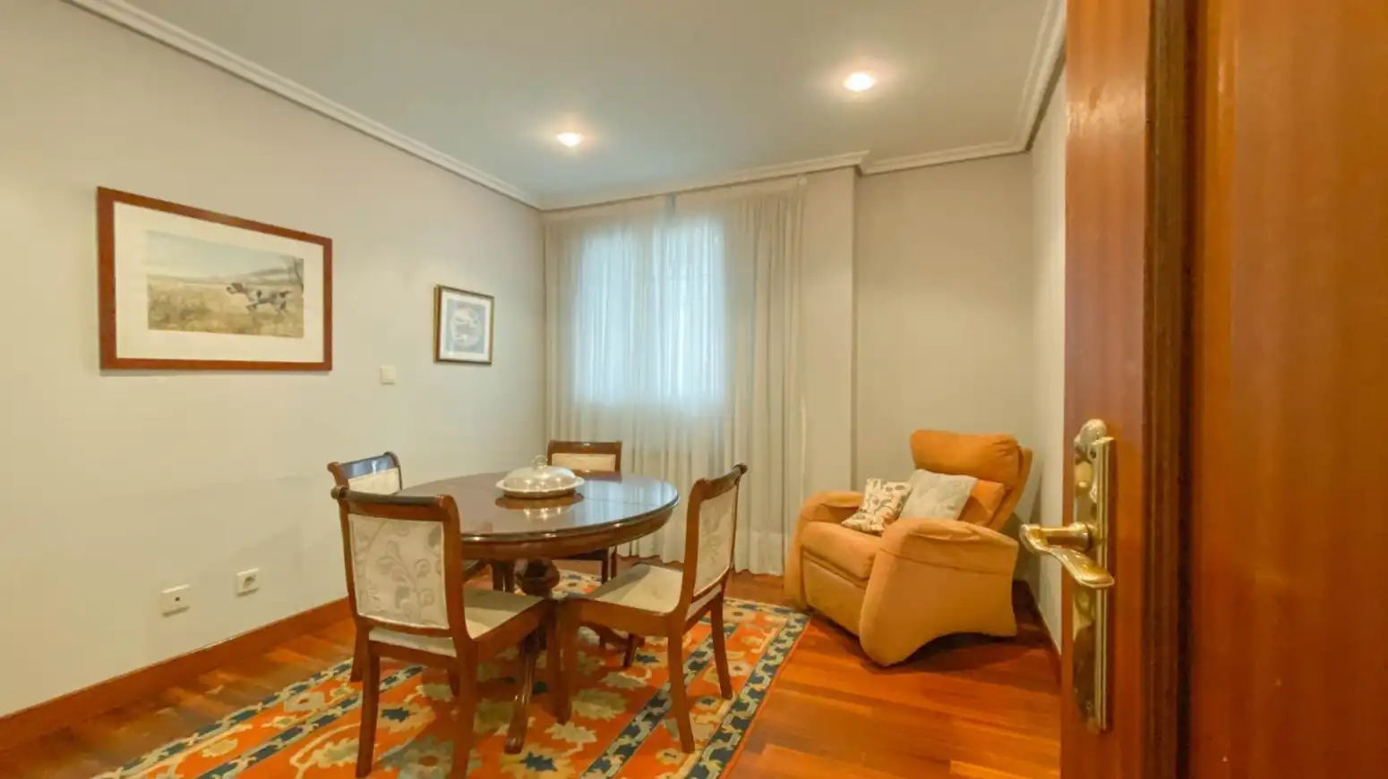 Esszimmer von Einfamilien-Reihenhaus zum Verkauf in Santa Cruz de Bezana mit Heizung, Parkett und Abstellraum