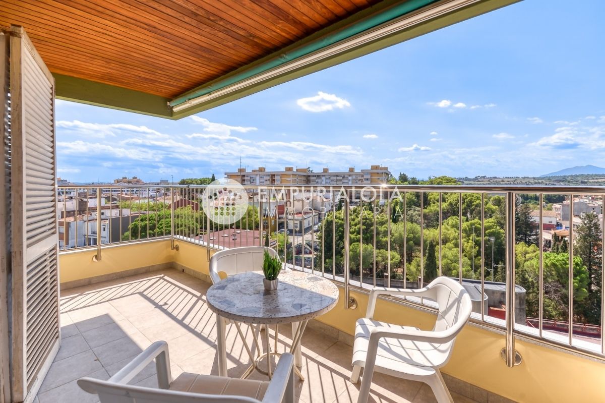 Exterior view of Apartment for sale in Figueres  with Heating and Private garden
