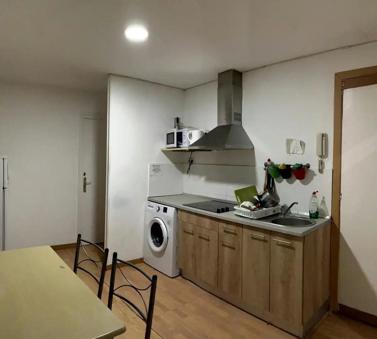 Cuina de Pis per a compartir en Barcelona amb Rentadora i TV