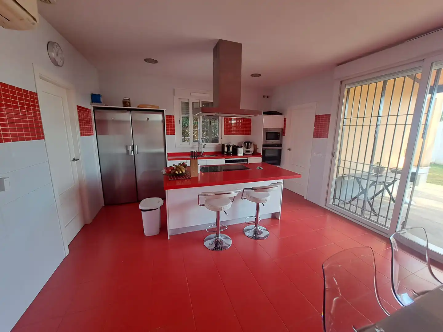 Cuina de Casa o xalet en venda en Dos Hermanas amb Aire condicionat, Jardí privat i Terrassa