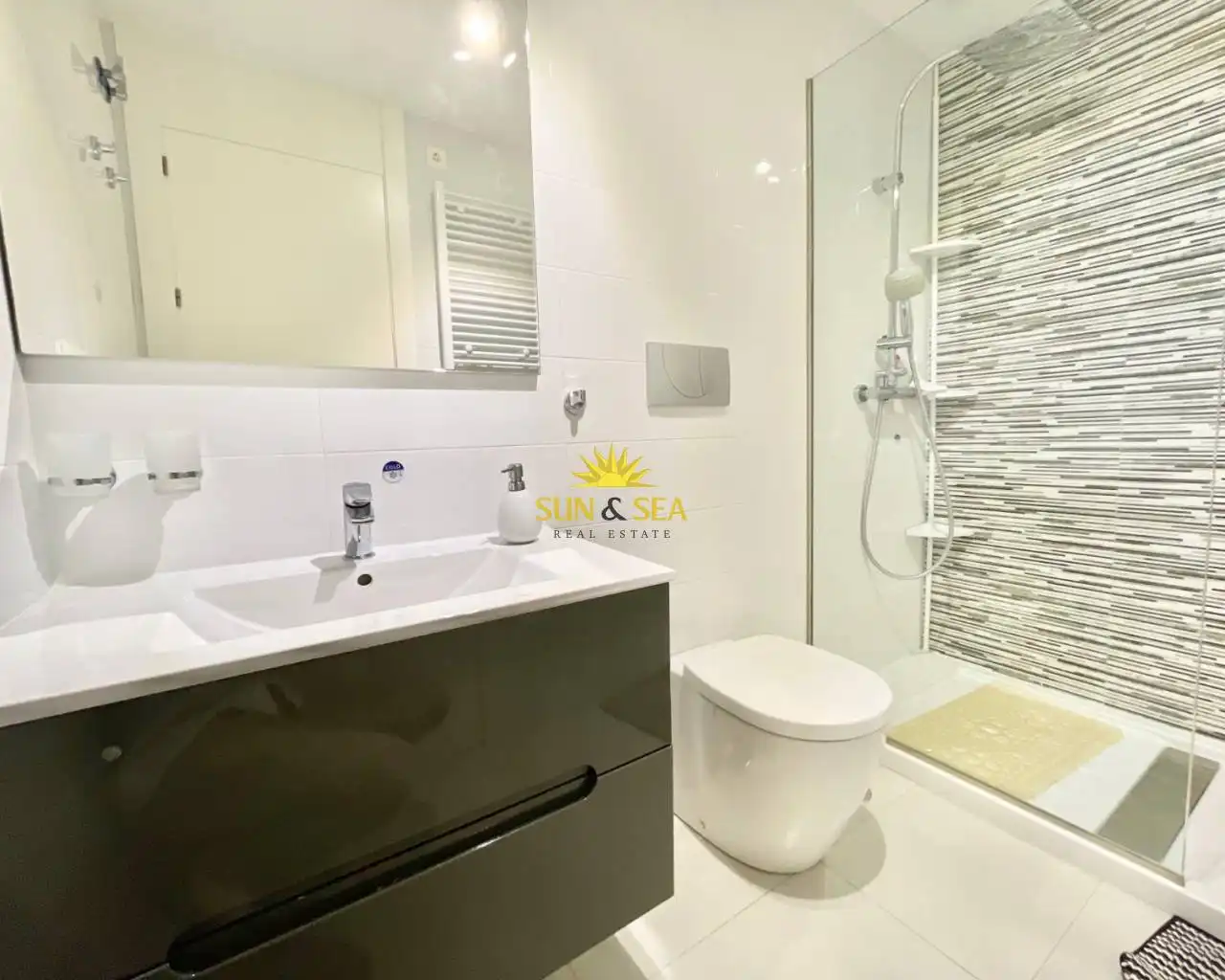 Baño de Piso de alquiler en Pilar de la Horadada con Aire acondicionado, Calefacción y Terraza
