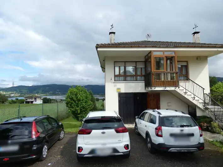 Parkplatz von Haus oder Chalet zum Verkauf in Bárcena de Cicero mit Heizung, Privatgarten und Möbliert