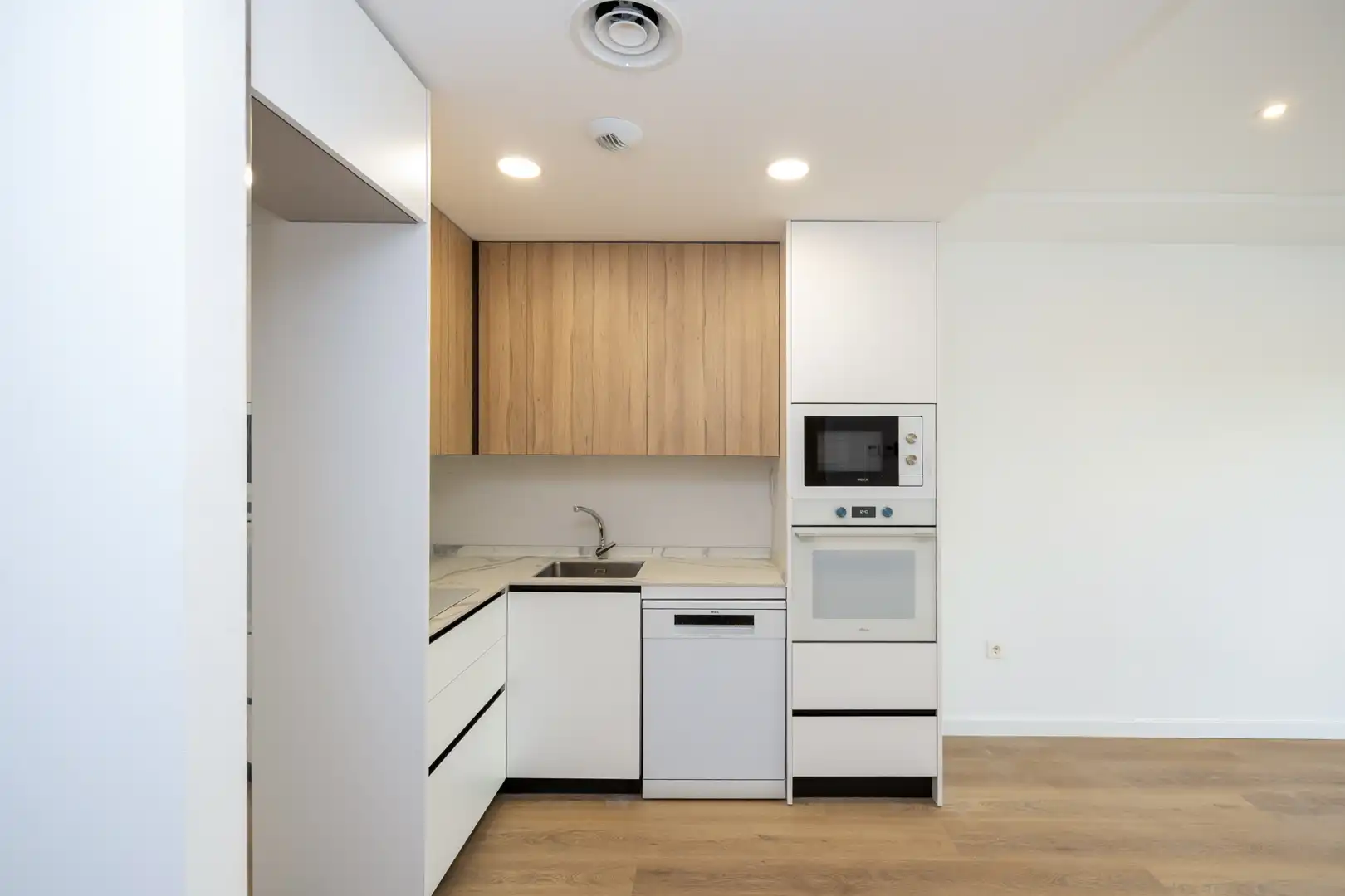 Kitchen of Flat for rent in Granada  with Air Conditioner, Heating and Terrace