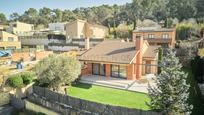 Vista exterior de Casa o xalet en venda en La Roca del Vallès amb Aire condicionat, Calefacció i Jardí privat